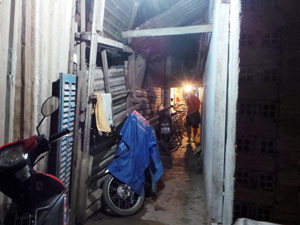 Pháp luật - Bốn thanh niên bí ẩn mang xác người bỏ trong hẻm