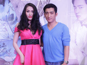 Phim - Phi Thanh Vân dịu dàng đi xem phim cùng chồng trẻ