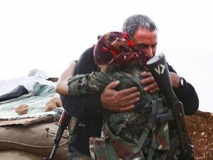 Tin tức trong ngày - Cha và con gái hội ngộ cảm động trên mặt trận chống IS