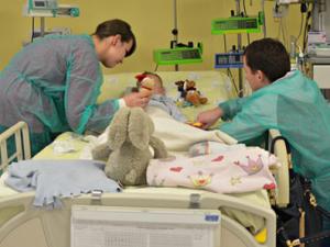 Sức khỏe đời sống - Bé trai sống sót kỳ diệu sau khi bị "đông đá"