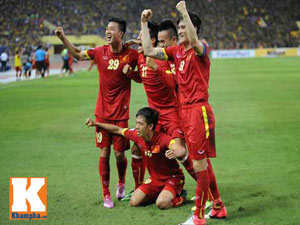 Bóng đá - Người hùng Văn Quyết "ngây ngất" sau bàn thắng vàng