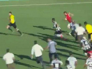 Bóng đá - Trọng tài bị " đánh hội đồng" vì xử ép...đội chủ nhà