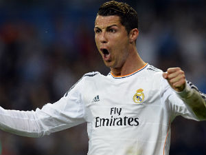 Ronaldo ra chân điện xẹt lọt vào top 5 Liga vòng 14