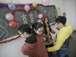 Bạn trẻ - Cuộc sống - SV tổ chức đám cưới, đám tang giả để trải nghiệm