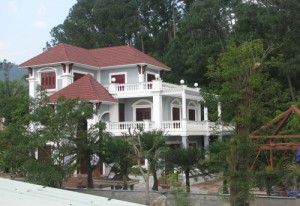 Tin tức trong ngày - Tạm đình chỉ công trình không phép của tướng công an