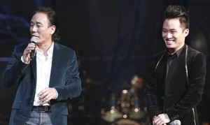 Ca nhạc - MTV - Tùng Dương “mất điện” khi đứng cạnh bố trên sân khấu