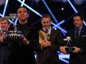 Thể thao - “Vua F1” Hamilton giật giải VĐV xuất sắc nhất năm