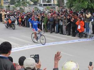 Thể thao - Chặng 11 cuộc đua xe đạp Xuyên Việt: Đỗ Tuấn Anh đoạt áo vàng