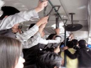 Tin tức trong ngày - Hà Nội sẽ điều tra nạn quấy rối tình dục trên xe buýt