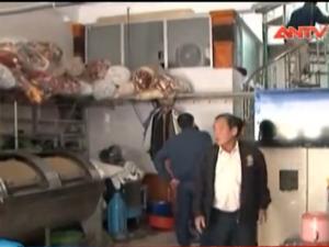 Video An ninh - Mắc kẹt trong thang máy tự chế, nữ nhân viên tử vong