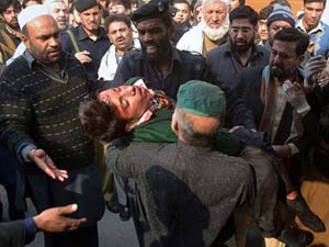 Tin tức trong ngày - Taliban thảm sát trường học Pakistan, bắn chết hàng trăm trẻ em