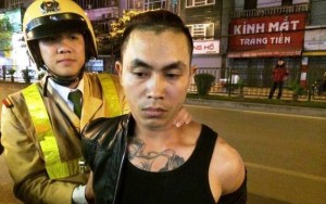 Pháp luật - Gặp 141, nam thanh niên ôm chất nghi ma túy bỏ chạy