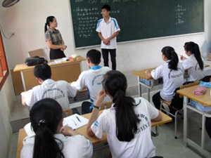 Giáo dục - du học - Thứ trưởng Bộ GD&amp;ĐT: Học sinh càng học càng mất tự tin