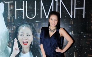 Ca nhạc - MTV - Thu Minh khoe bụng bầu 4 tháng trong tiệc Giáng sinh