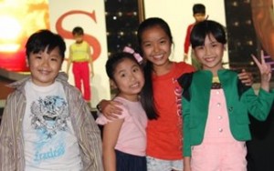 Ca nhạc - MTV - Thí sinh "Gương mặt thân quen nhí" hồi hộp trước giờ G