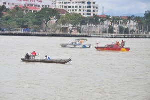 Tin tức trong ngày - Sau khi cãi nhau với bạn gái, nam thanh niên nhảy cầu tự tử