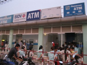 Kinh doanh - Chống tình trạng ATM hết tiền dịp Tết Nguyên đán Ất Mùi
