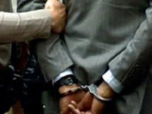 Tin tức trong ngày - Bắt đội trưởng kiểm soát chống buôn lậu hải quan