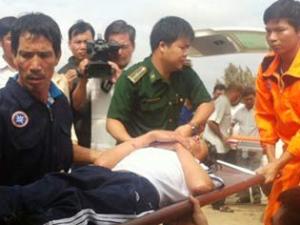 Tin tức trong ngày - Giây phút sinh tử của 8 ngư phủ trầm mình giữa biển