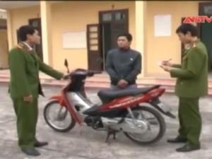 Video An ninh - Lừa xe ôm đến bãi đất trống, khống chế, cướp xe