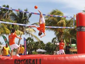 Thể thao - Mãn nhãn môn chơi kết hợp bóng đá &amp; bóng chuyền