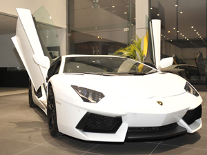 Ô tô - Xe máy - Ngắm Lamborghini Aventador chính hãng đầu tiên tại Việt Nam