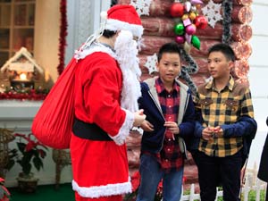 Bạn trẻ - Cuộc sống - Ông già Noel sinh viên: Đâu phải chỉ kiếm tiền