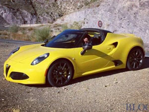 Ô tô - Xe máy - Alfa Romeo 4C Spider “trần trụi” đóng quảng cáo
