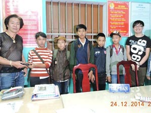Giáo dục - du học - Nhặt được hàng chục triệu đồng, 5 học sinh đem nộp công an