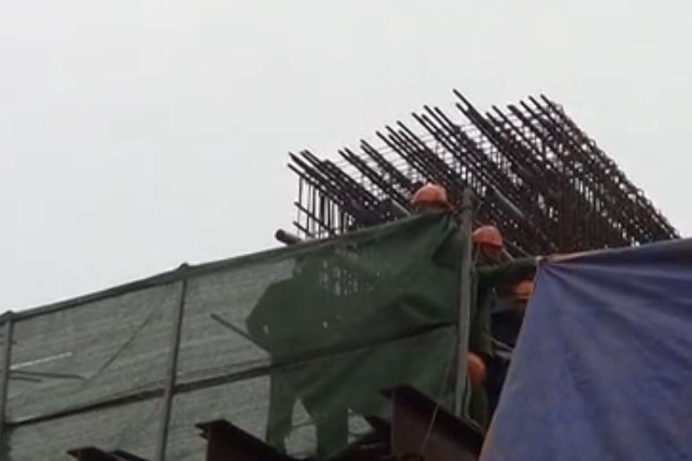 Tin tức trong ngày - Sập giàn giáo: Đình chỉ công trình và nhiều cán bộ dự án