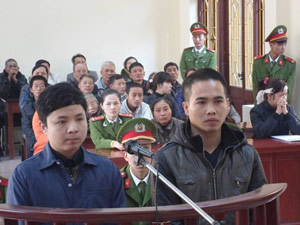 Pháp luật - Đâm chết chồng trước mặt người vợ đang quỳ van xin