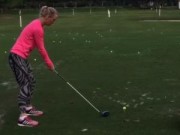 Thể thao - Wozniacki đánh golf đỉnh như… McIlroy