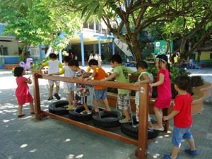 Giáo dục - du học - Bộ GD chuẩn phát triển trẻ 5 tuổi: Vừa làm vừa “mò”