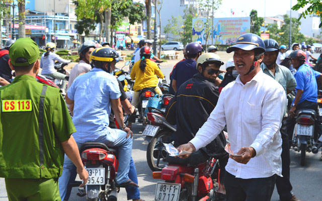 Pháp luật - Gia đình bị hại “đại náo” khi bị cáo được thả tại tòa