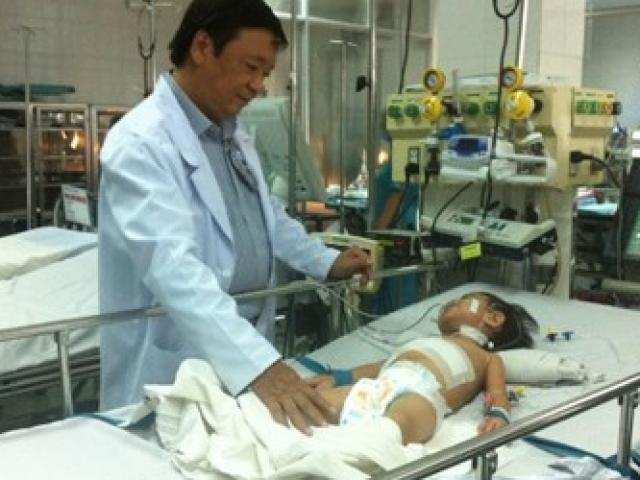 Sức khỏe đời sống - "Vật lộn" lấy u gan 1,3kg chiếm trọn lá gan bé 2 tuổi