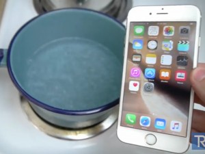 Dế sắp ra lò - Video: iPhone 6S “sống” hay “chết” khi bị đun sôi?