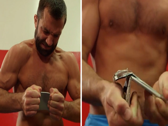 Thể thao - Võ sỹ UFC bẻ gãy Iphone 6s dễ như "ăn bánh"