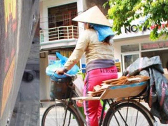 Bạn trẻ - Cuộc sống - Câu chuyện cảm động có thật về chị ve chai và anh tài xế