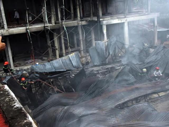 Tin tức Việt Nam - TP.HCM: Cháy lớn, thiêu rụi công ty may
