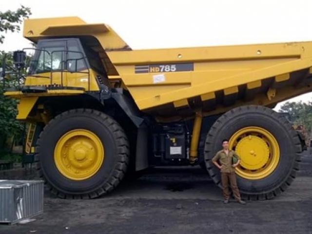 Tin tức trong ngày - Giải mã xe tải khổng lồ giá 20 tỷ đồng ở Quảng Ninh