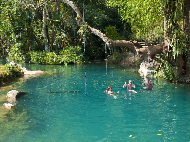 Du lịch - Vang Viêng - thế giới của những trò chơi dưới nước