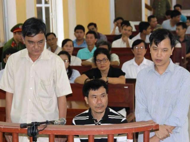 Pháp luật - Vụ dùng nhục hình: 2 cựu cảnh sát bị đề nghị 13-36 tháng tù