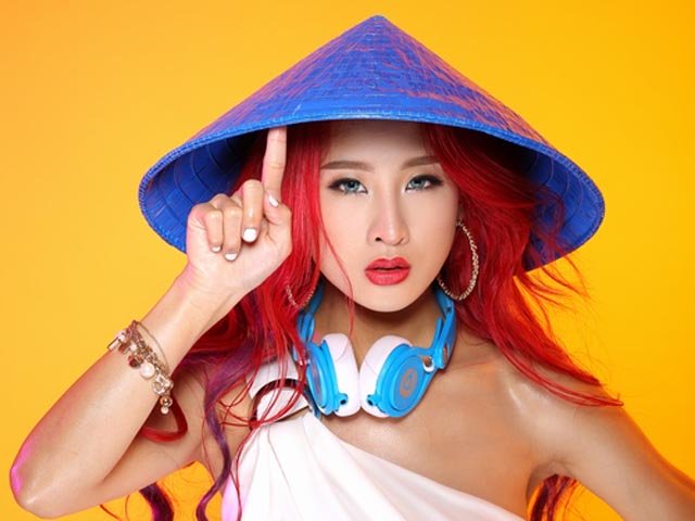 Ca nhạc - MTV - DJ Oxy hóa công chúa tóc đỏ quyến rũ