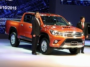 Ô tô - Xe máy - Ra mắt xe bán tải Toyota Hilux 2015, có bản số tự động