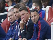 Bóng đá Ngoại hạng Anh - Biến ở MU: Van Gaal trốn trách nhiệm, cầu thủ giận dữ