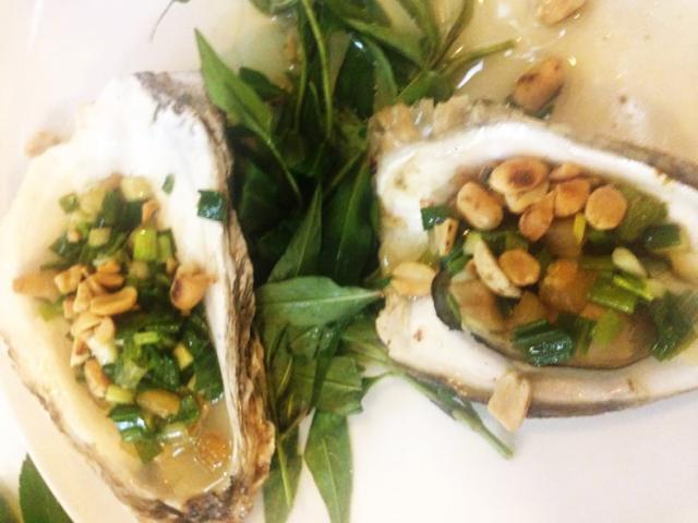 Ẩm thực - Về Hòn Đá Bạc nhớ món hàu xối mỡ