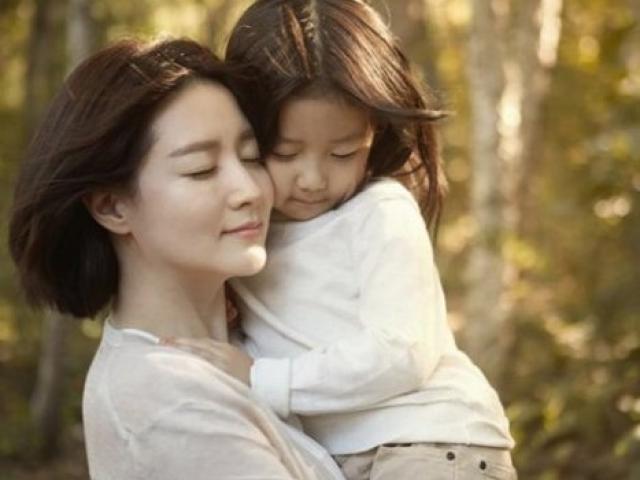 Phim - Lee Young Ae xinh đẹp bên hai thiên thần song sinh