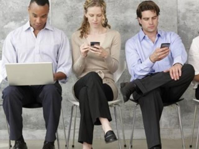 Sức khỏe đời sống - Con người đối mặt nguy cơ "mất trí nhớ do công nghệ số"