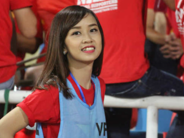 Bóng đá - Cổ vũ ĐT Việt Nam, fan nữ xinh "làm nóng" sân Mỹ Đình