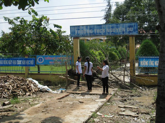 Giáo dục - du học - Cổng trường bị bít, học sinh nghỉ học